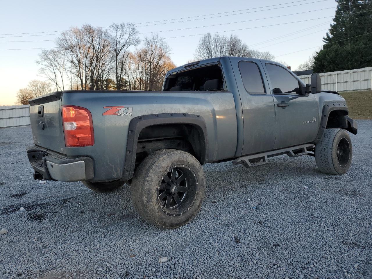 2010 Chevrolet Silverado - Image 3