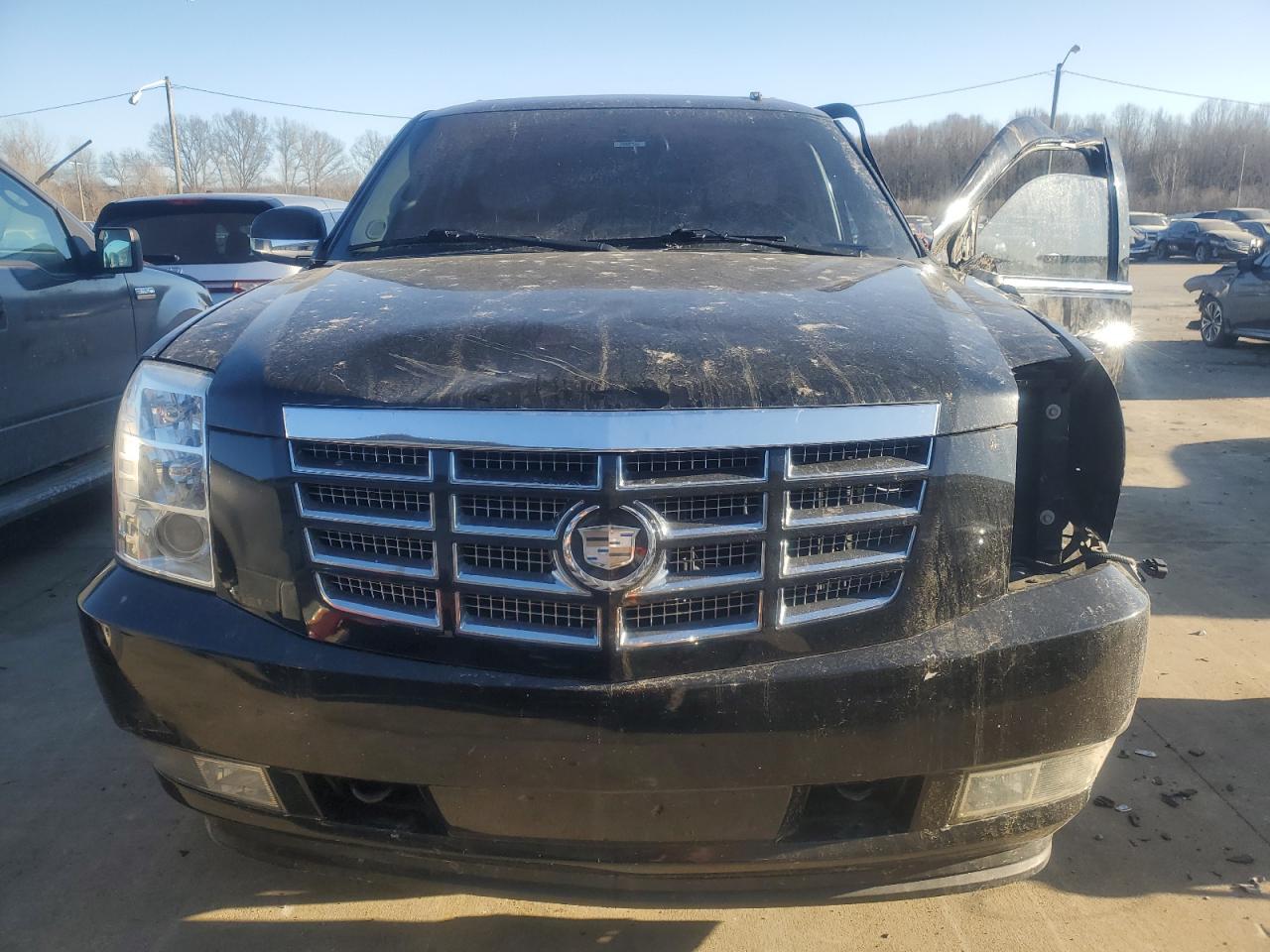 2010 Cadillac Escalade - Image 5