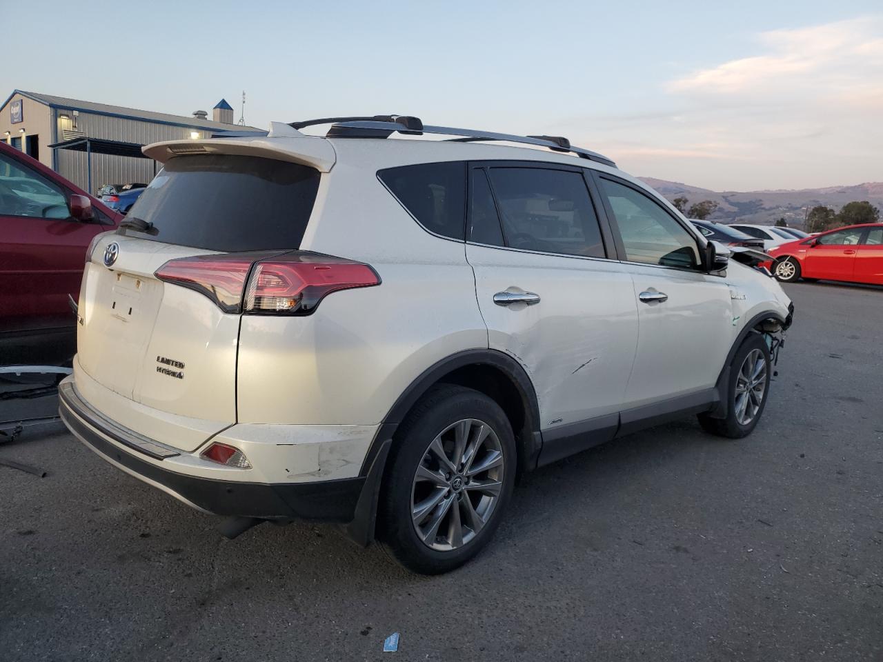 2018 Toyota RAV 4 - Image 3