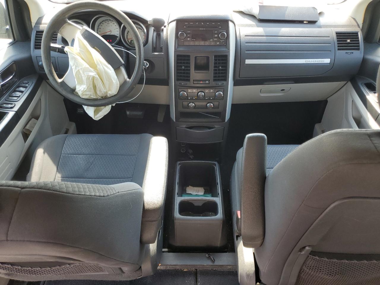 2010 Dodge Caravan - Image 8
