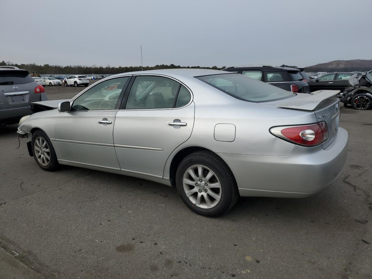2002 Lexus ES - Image 2