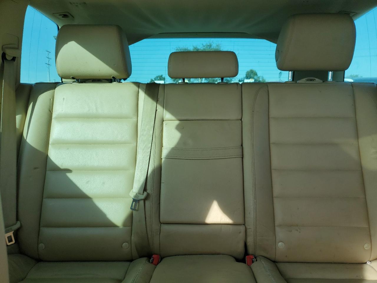 2004 Volkswagen Touareg - Image 10