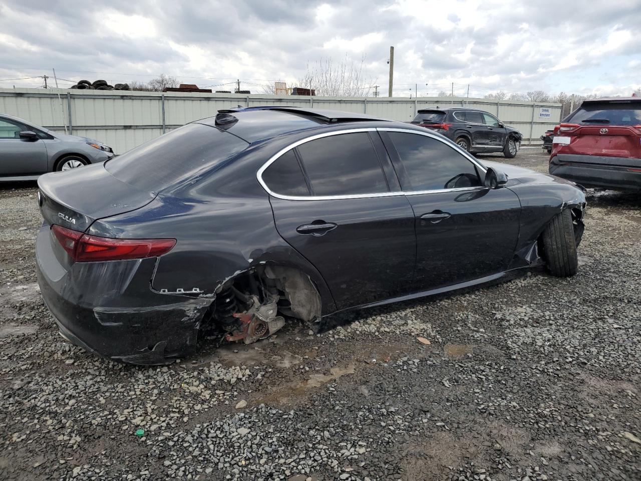 2021 Alfa Romeo Giulia - Image 3