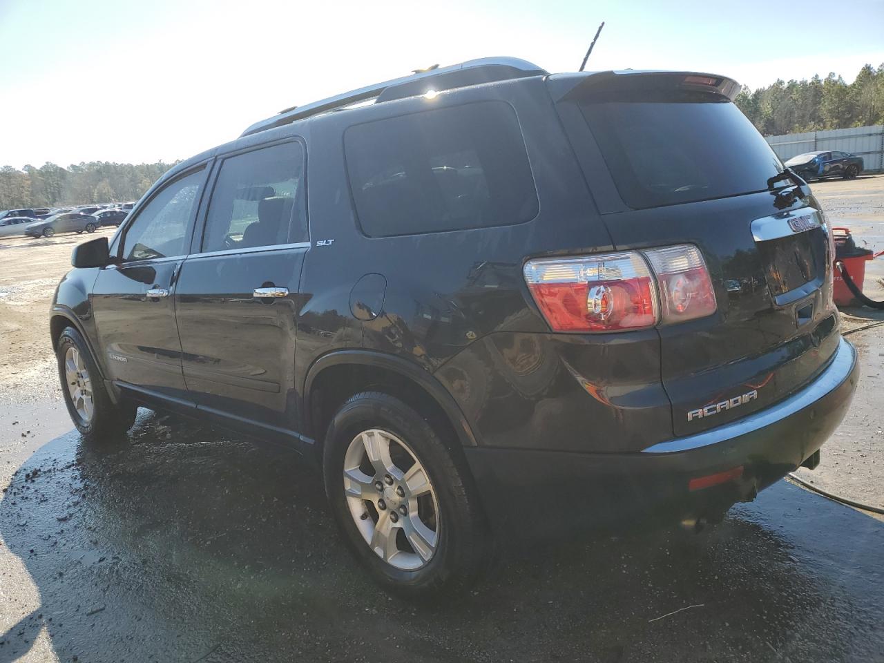 2007 GMC Acadia - Image 2