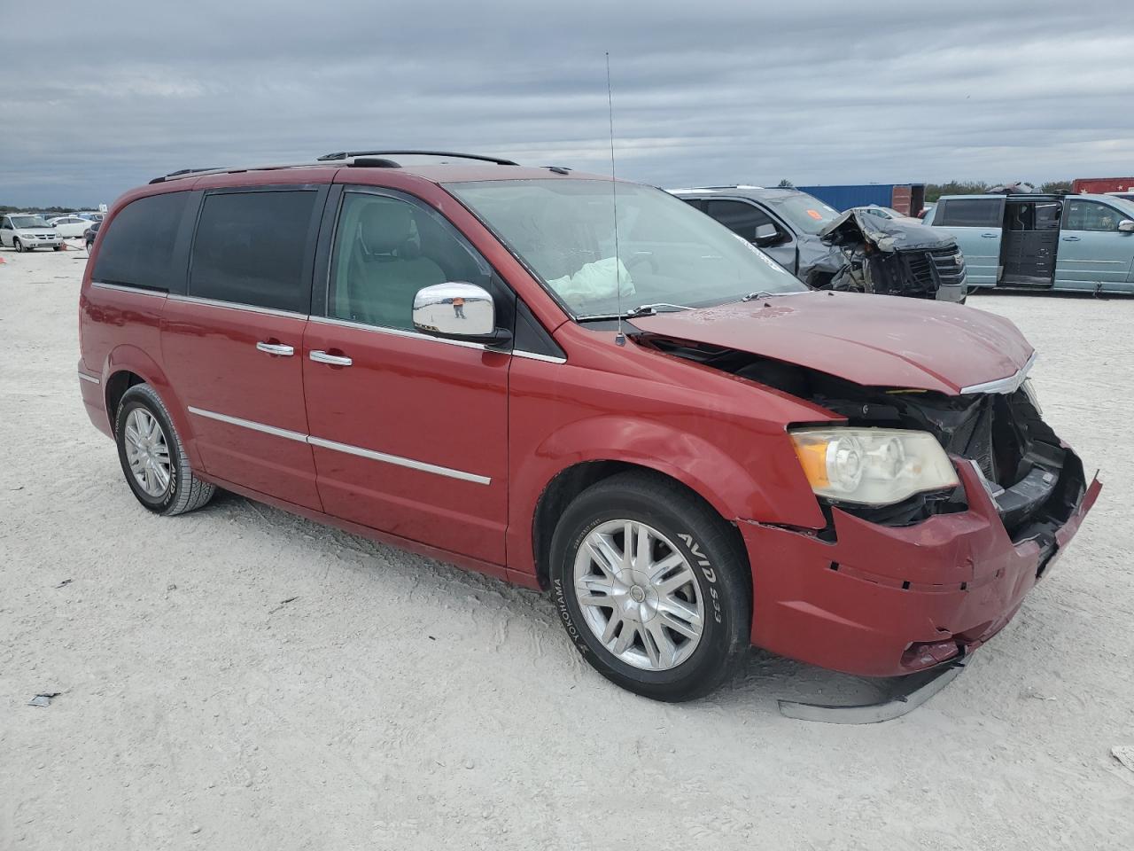 2008 Chrysler Town & Country - Image 4