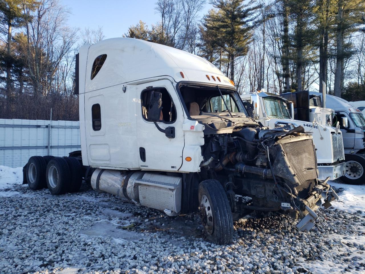 2012 Freightliner Cascadia 125  იყიდება West Warren-ში, MA - Rollover