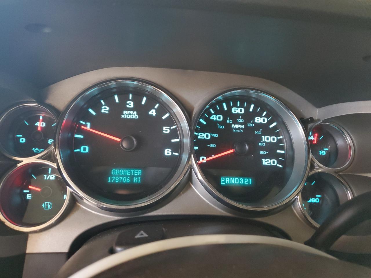 2007 Chevrolet Silverado - Image 9