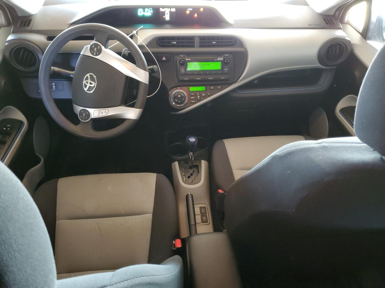 2012 Toyota Prius - Image 8