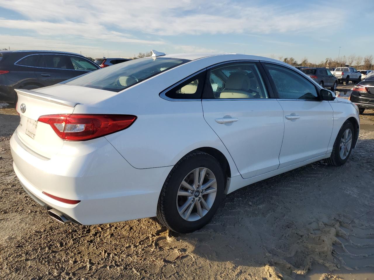 2016 Hyundai Sonata - Image 3