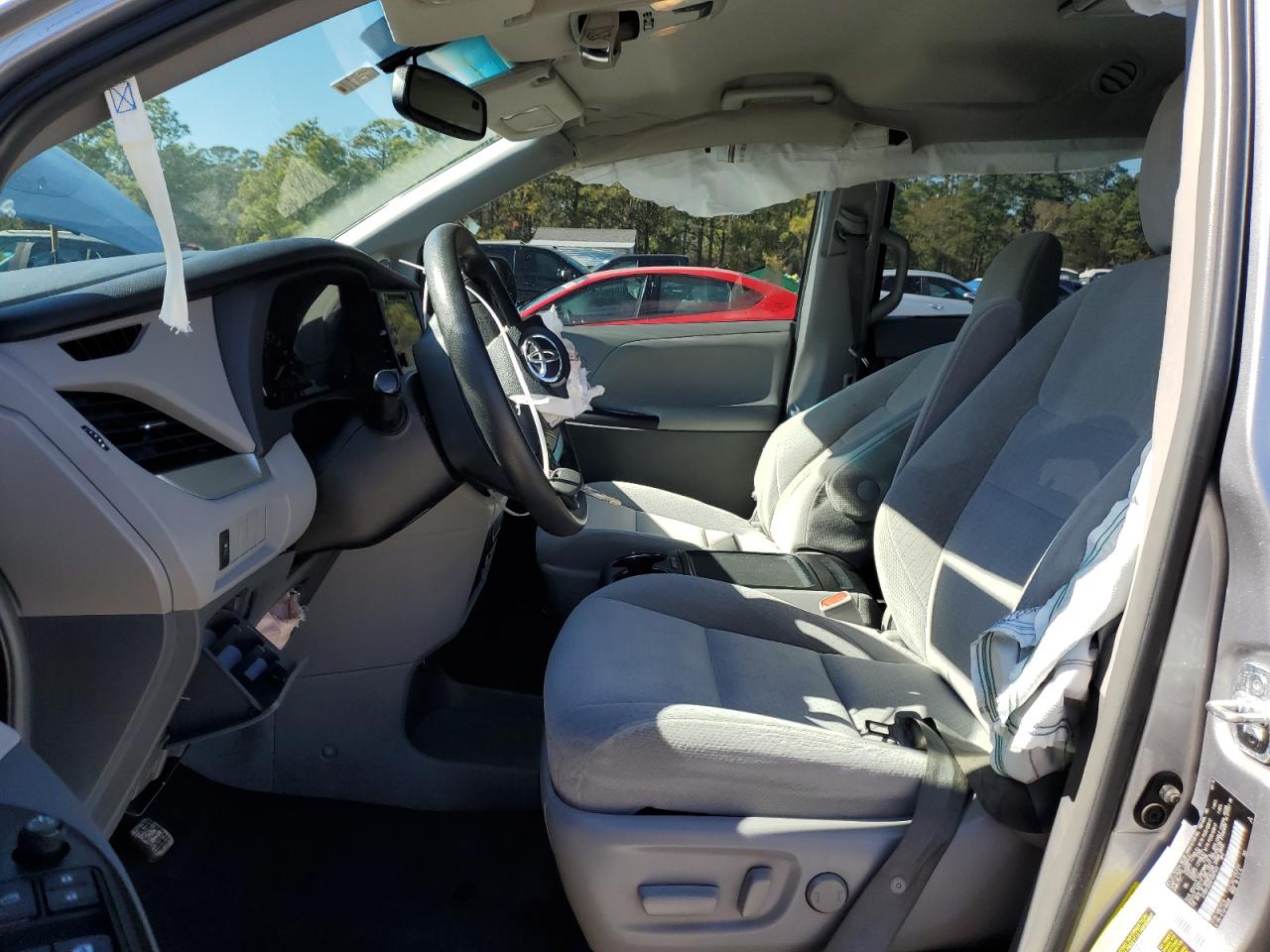 2015 Toyota Sienna - Image 7