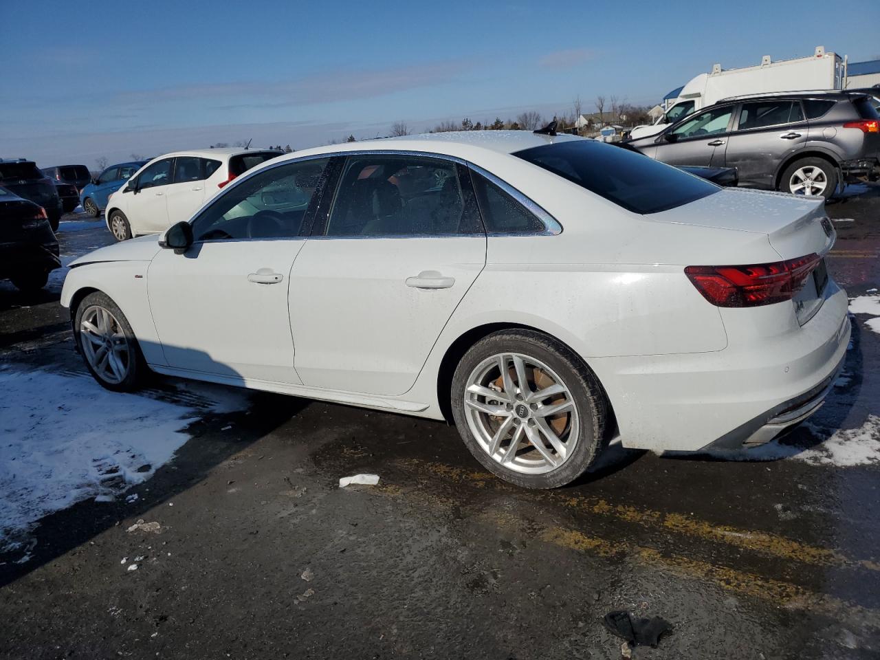 VIN WAUEAAF43NN005414 2022 AUDI A4 no.2