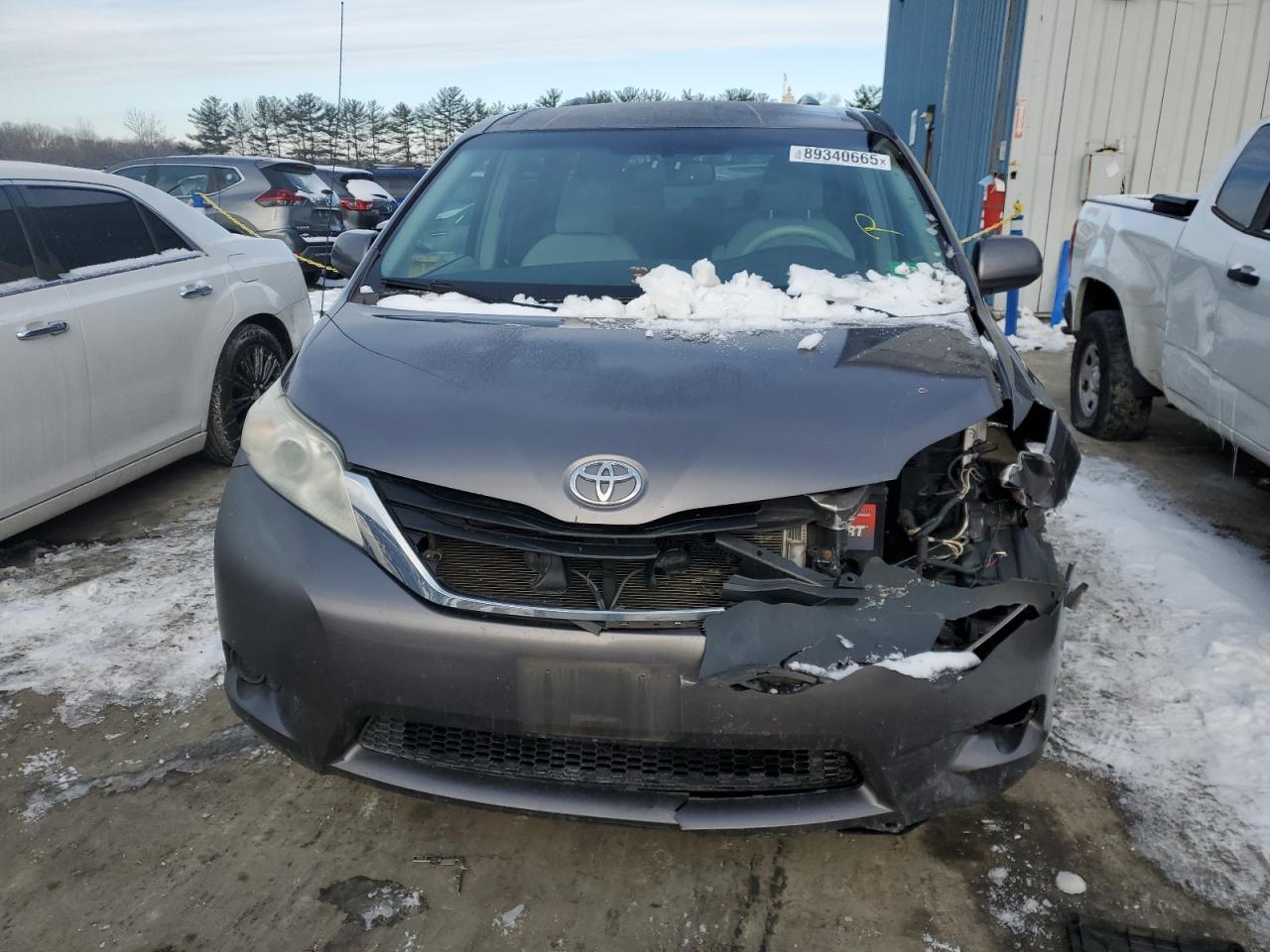 2011 Toyota Sienna - Image 5
