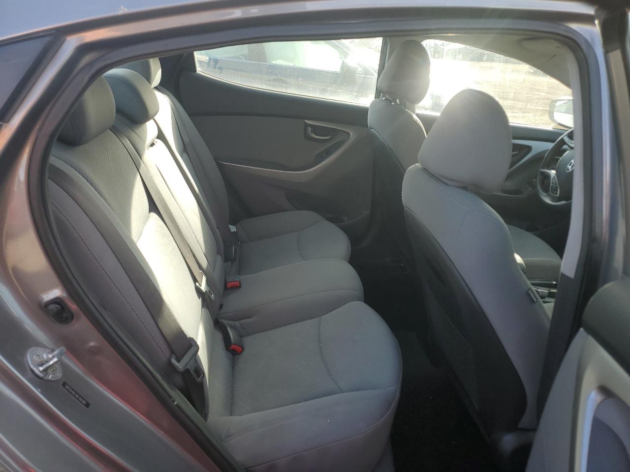 2013 Hyundai Elantra - Image 10