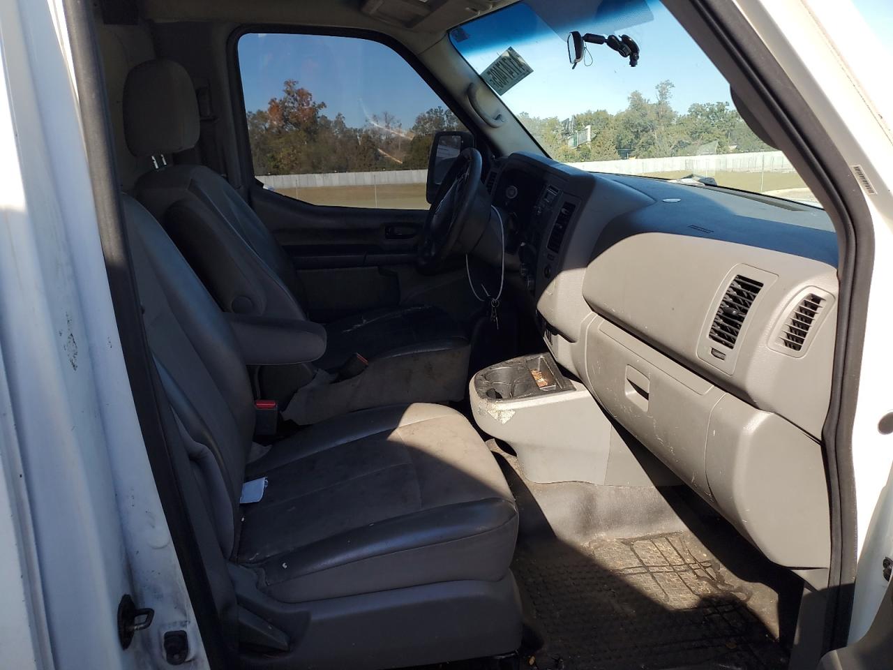 2016 Nissan NV - Image 5