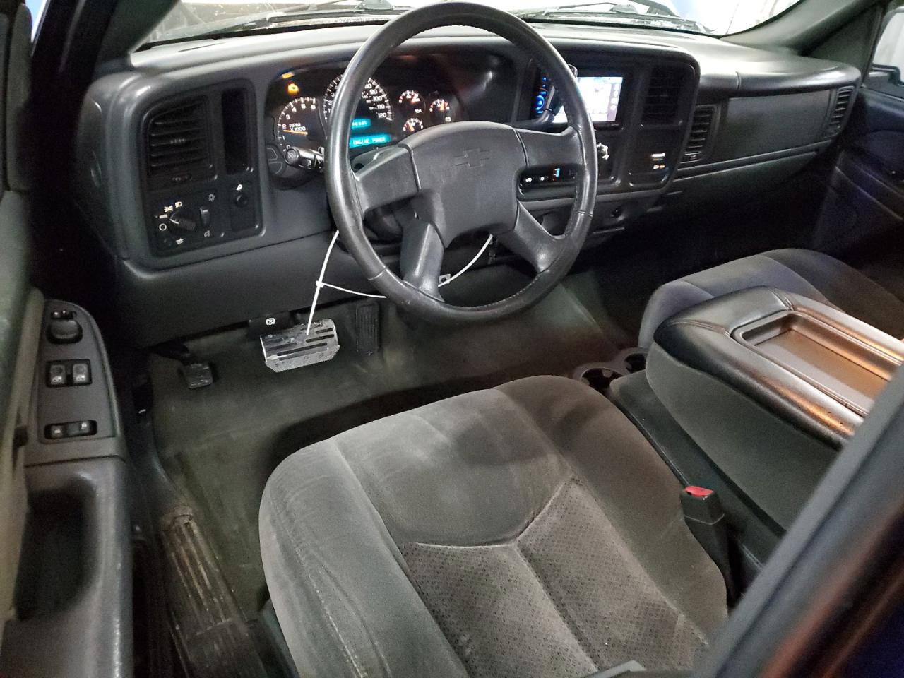 2003 Chevrolet Silverado - Image 8