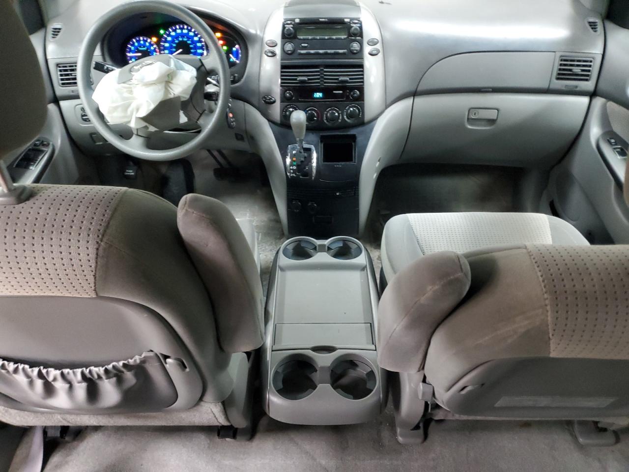 2008 Toyota Sienna - Image 8