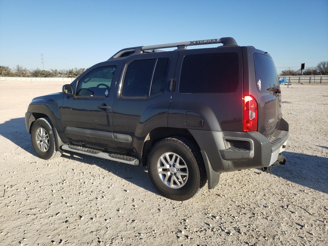 2015 Nissan XTerra - Image 2