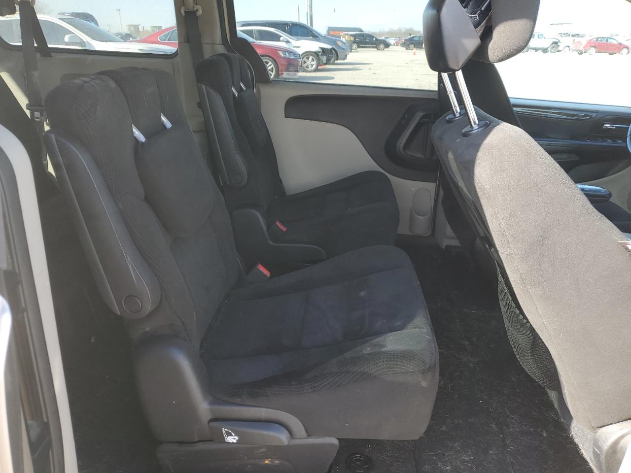 2016 Dodge Caravan - Image 11