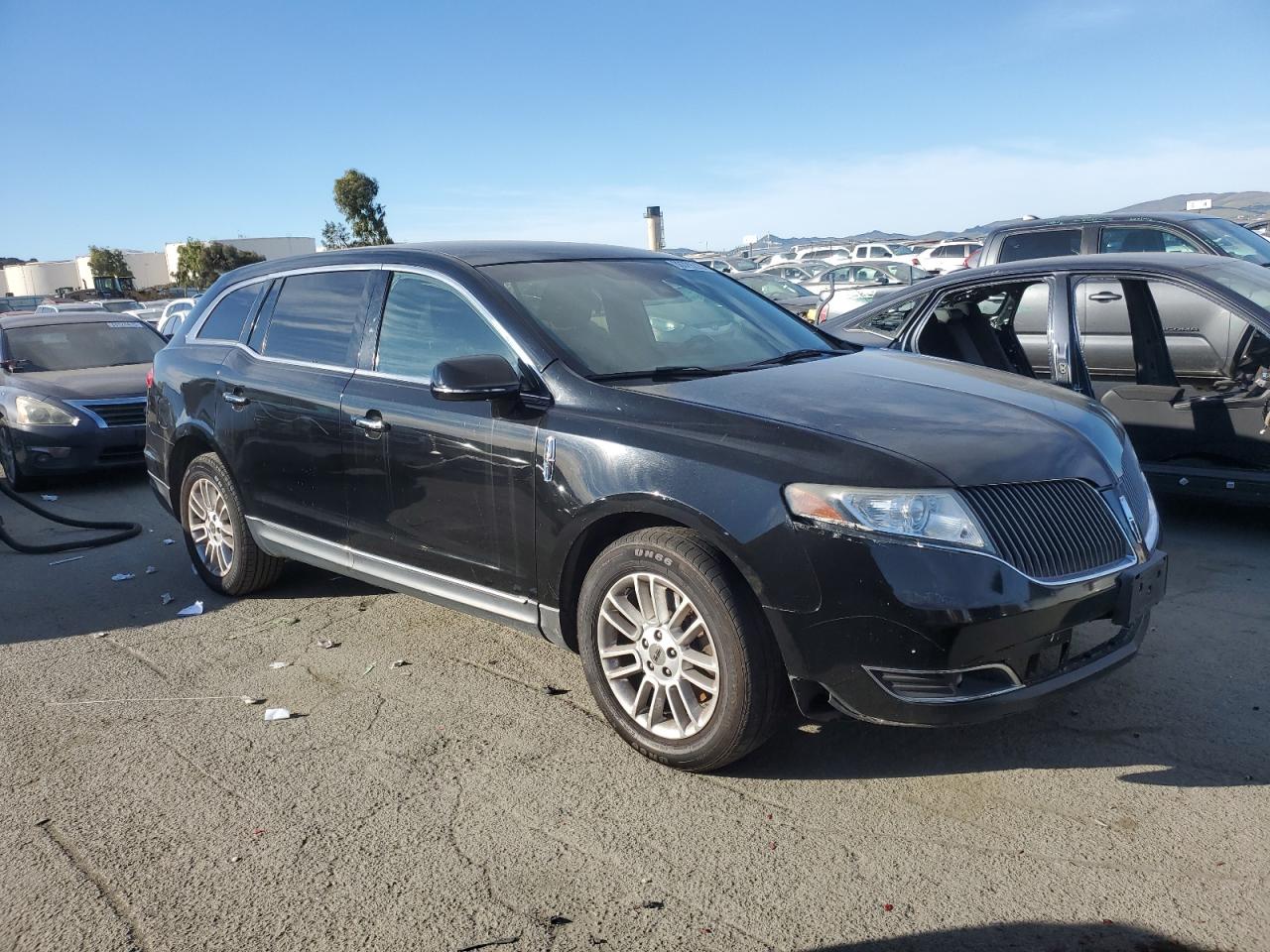2014 Lincoln MKT - Image 4