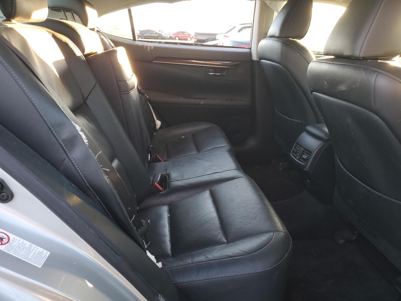 2015 Lexus ES - Image 10