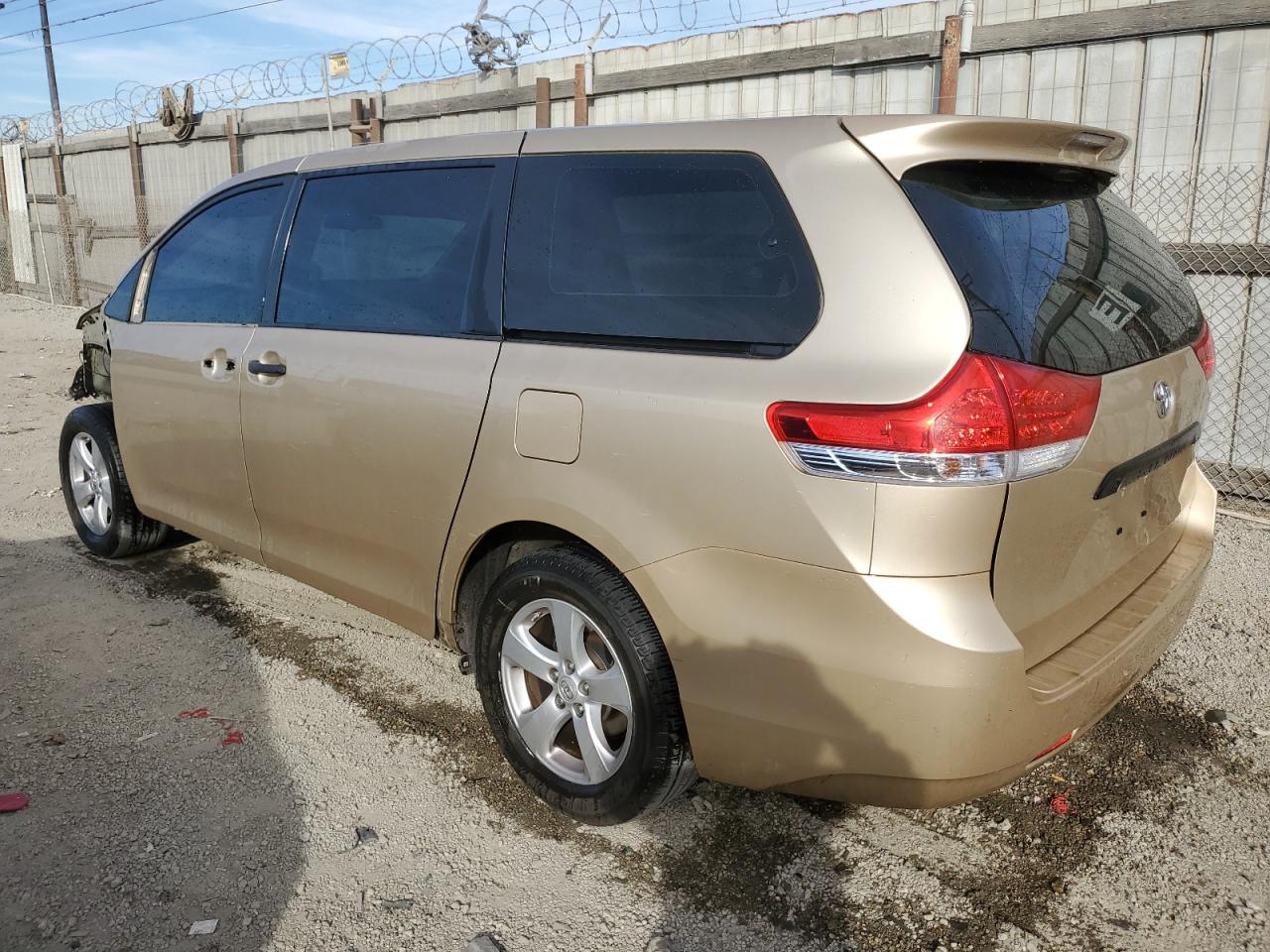 2011 Toyota Sienna - Image 2