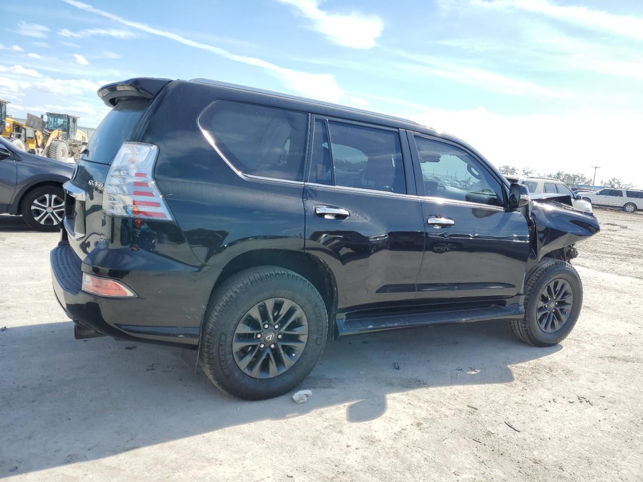 2022 Lexus GX - Image 3