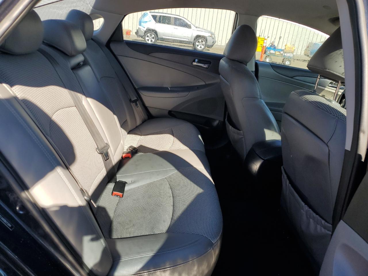 2011 Hyundai Sonata - Image 10