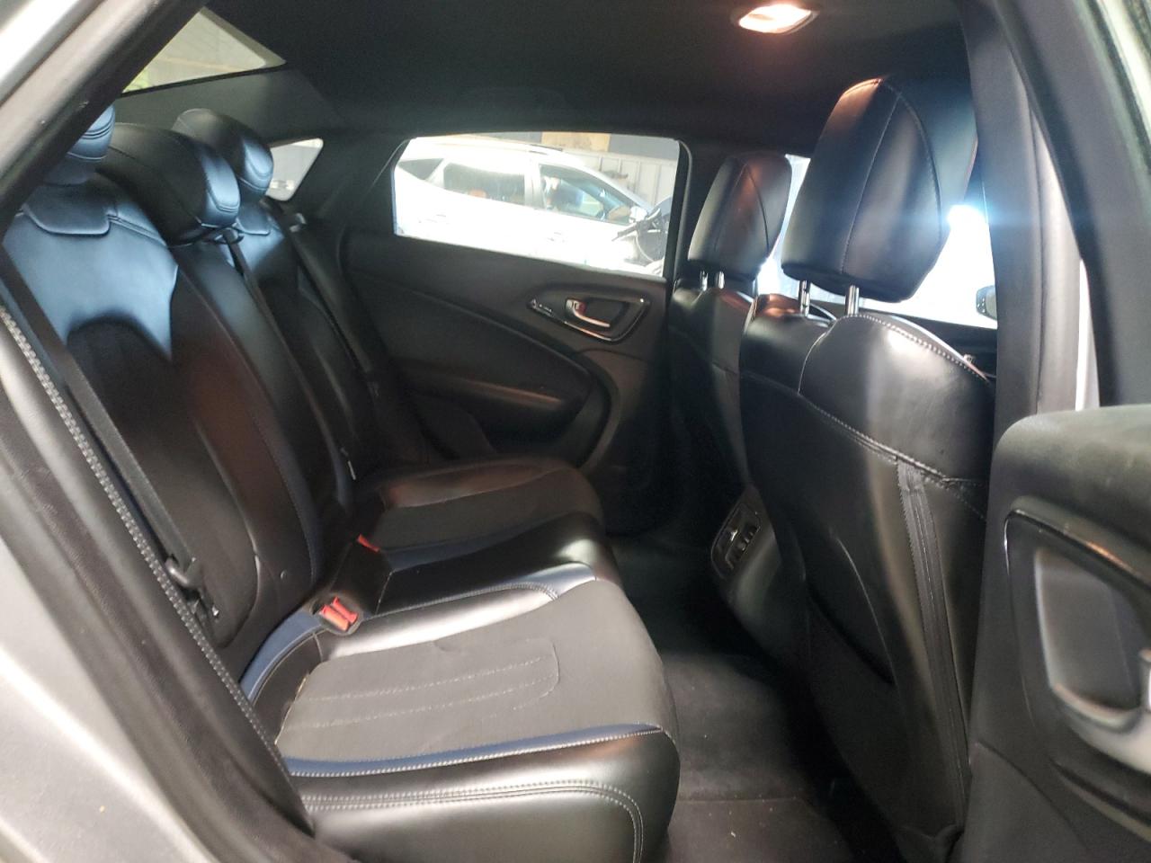 2015 Chrysler 200 - Image 10