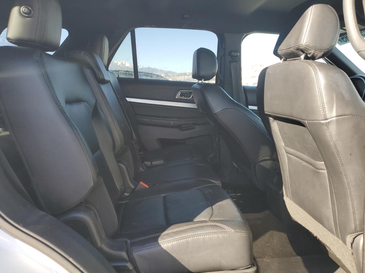 2017 Ford Explorer - Image 11