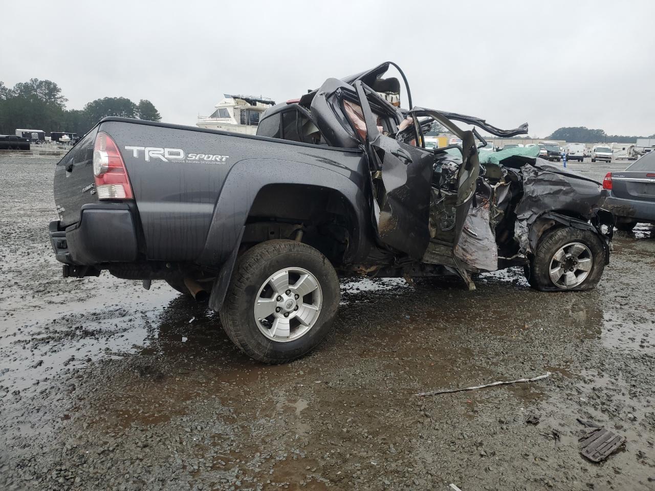 2015 Toyota Tacoma - Image 3