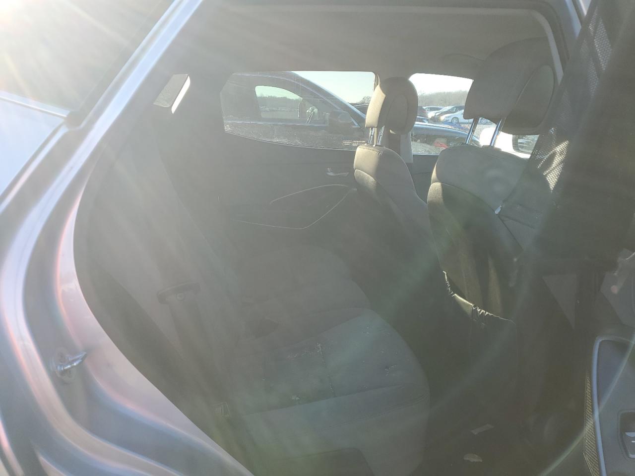 2016 Hyundai Santa Fe - Image 11