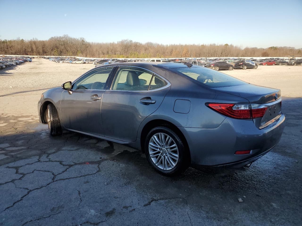 2014 Lexus ES - Image 2