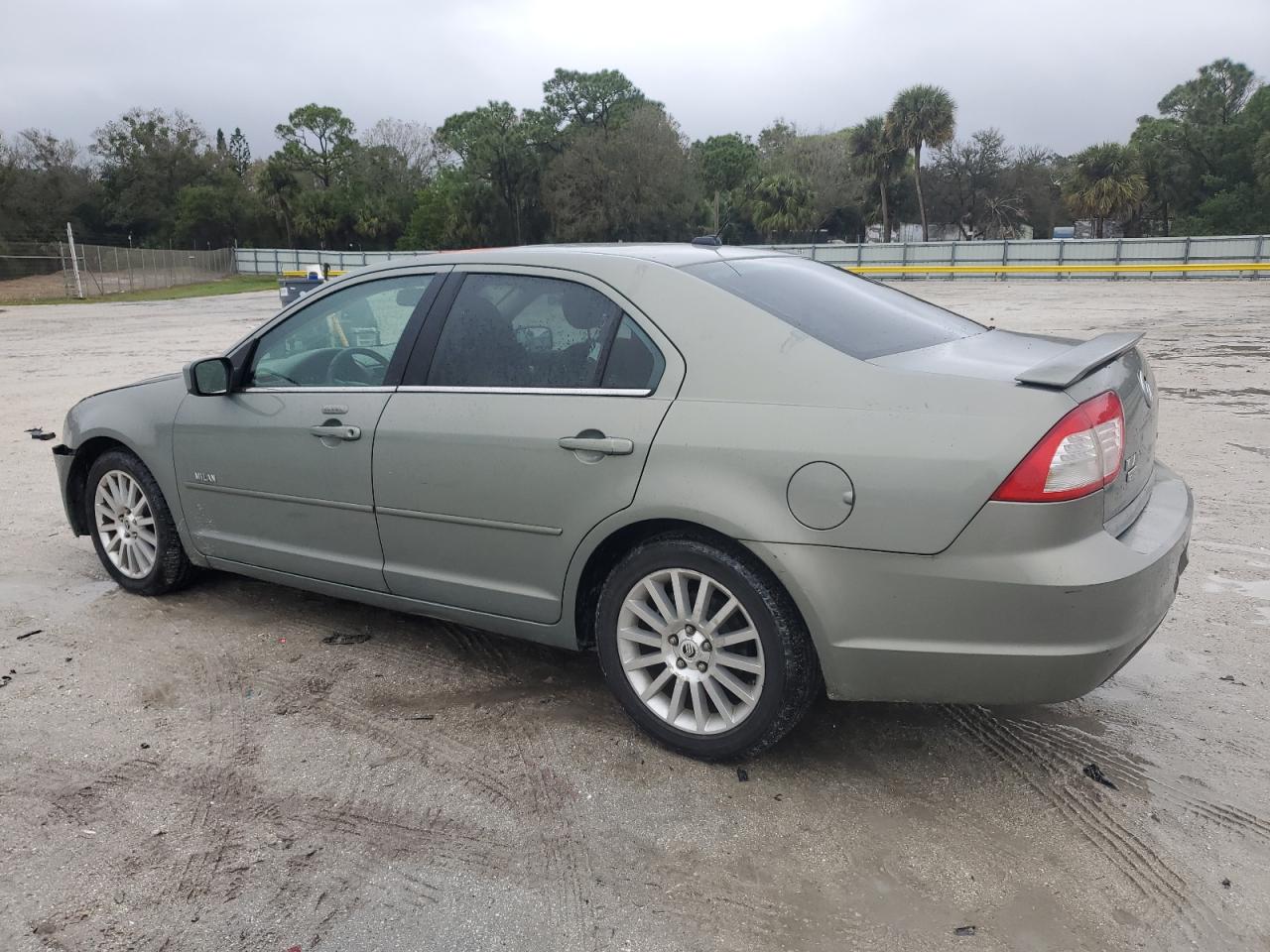 2008 Mercury Milan - Image 2