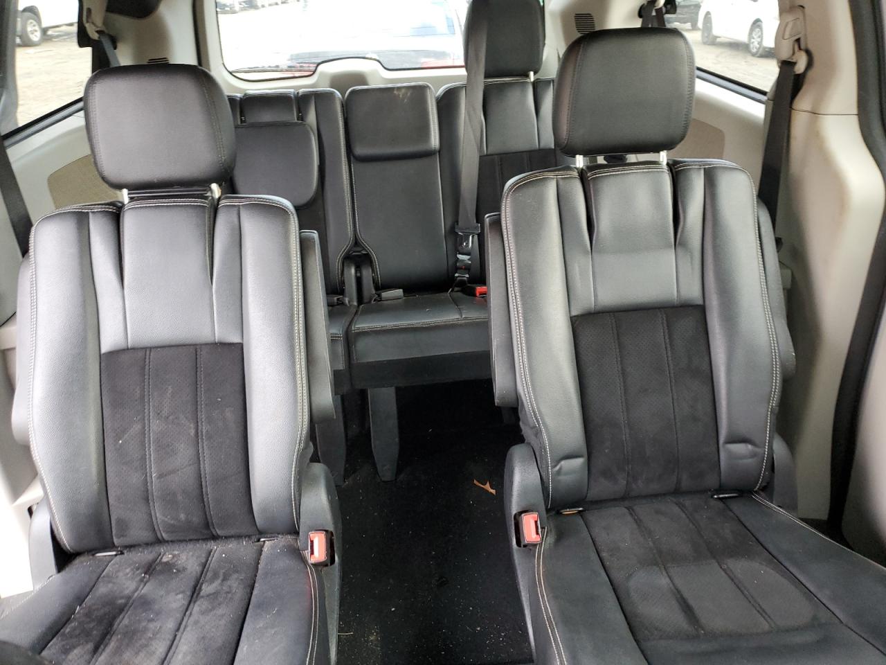 2017 Dodge Caravan - Image 10