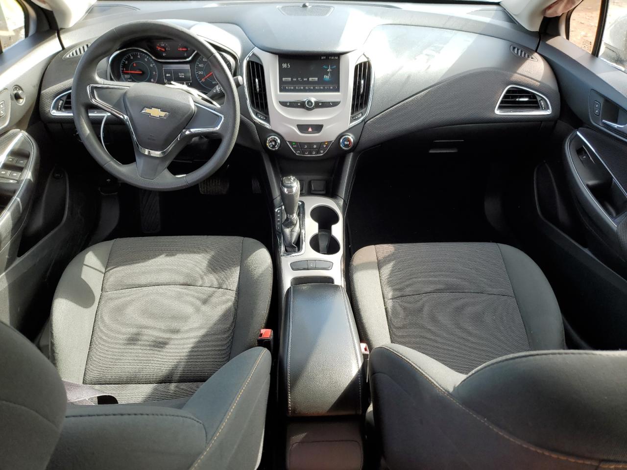 2017 Chevrolet Cruze - Image 8