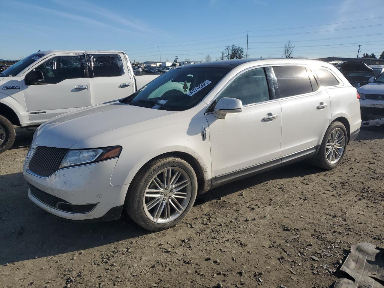 VIN 2LMHJ5AT8EBL56370 2014 LINCOLN MKT no.1