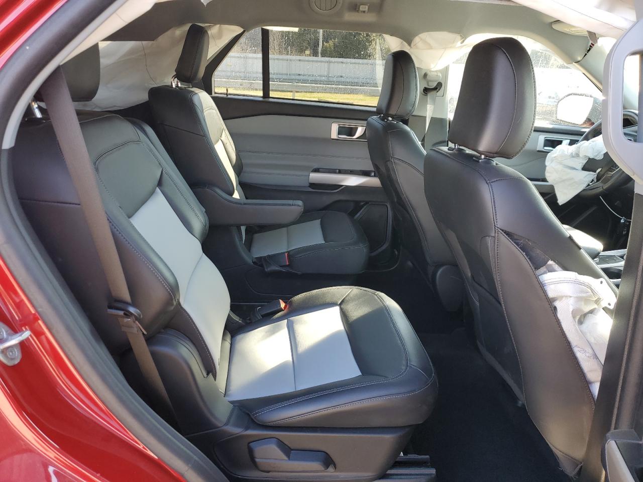 2023 Ford Explorer - Image 11