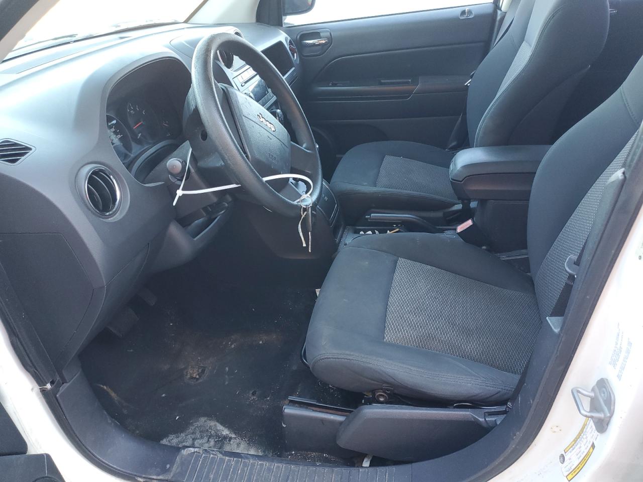 2010 Jeep Compass - Image 7