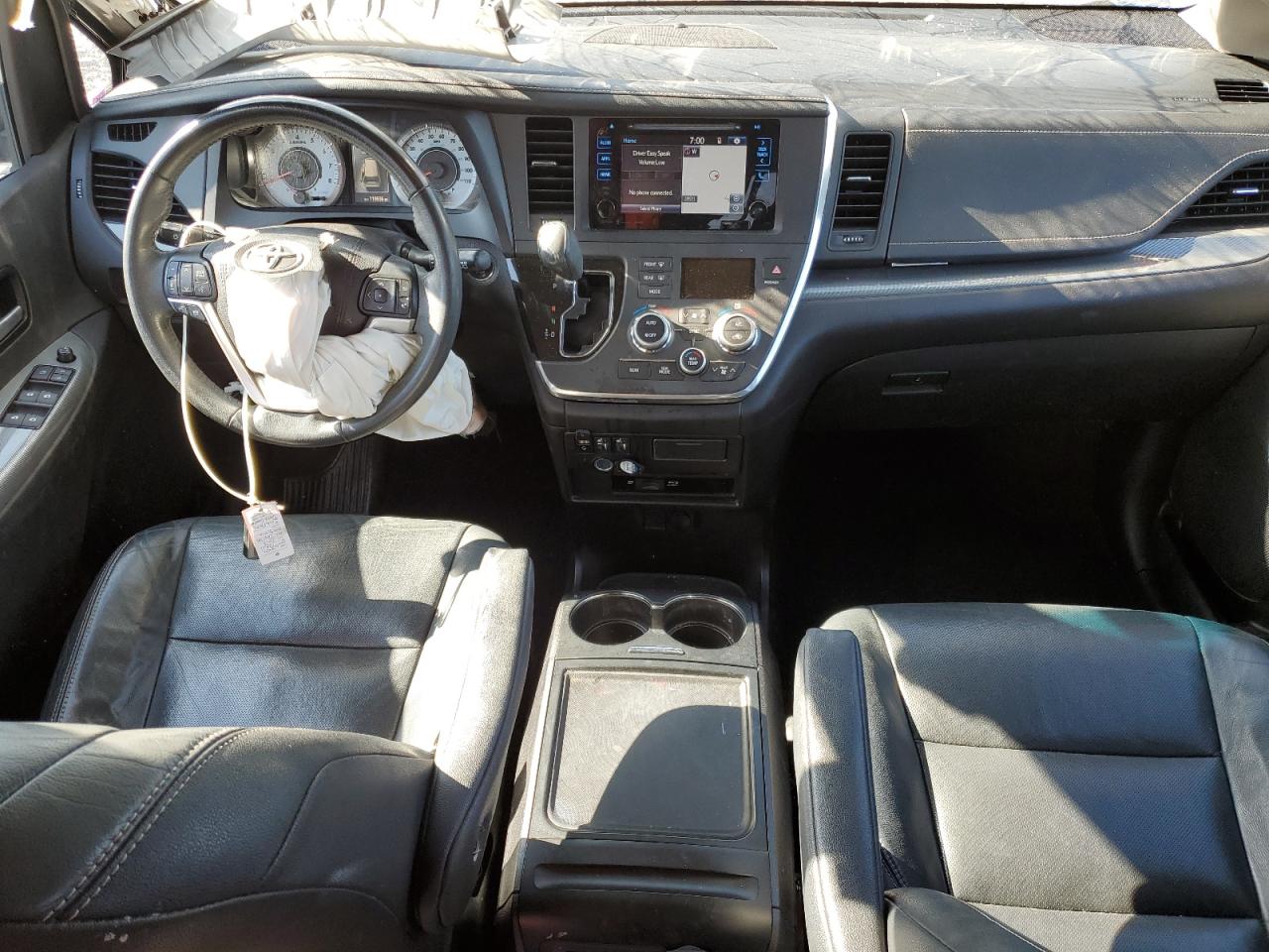 2017 Toyota Sienna - Image 8