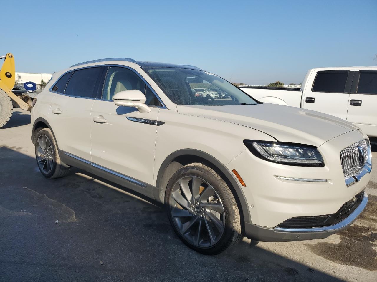 2022 Lincoln Nautilus - Image 4