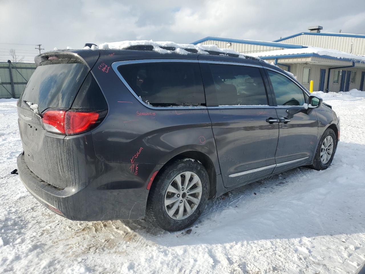 2017 Chrysler Pacifica - Image 3