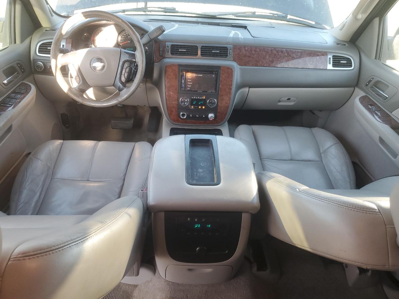 2007 Chevrolet Suburban - Image 8