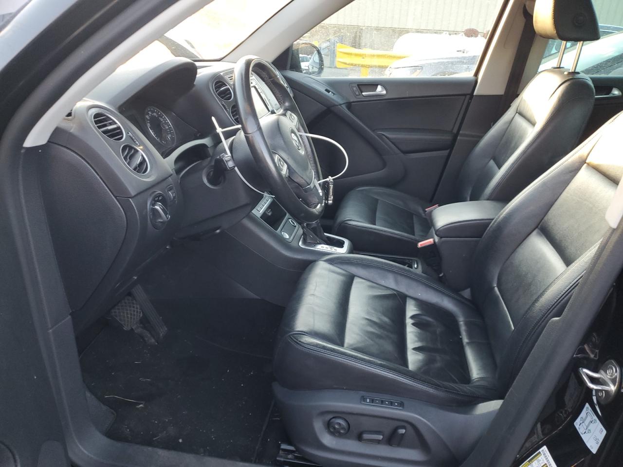 2017 Volkswagen Tiguan - Image 7