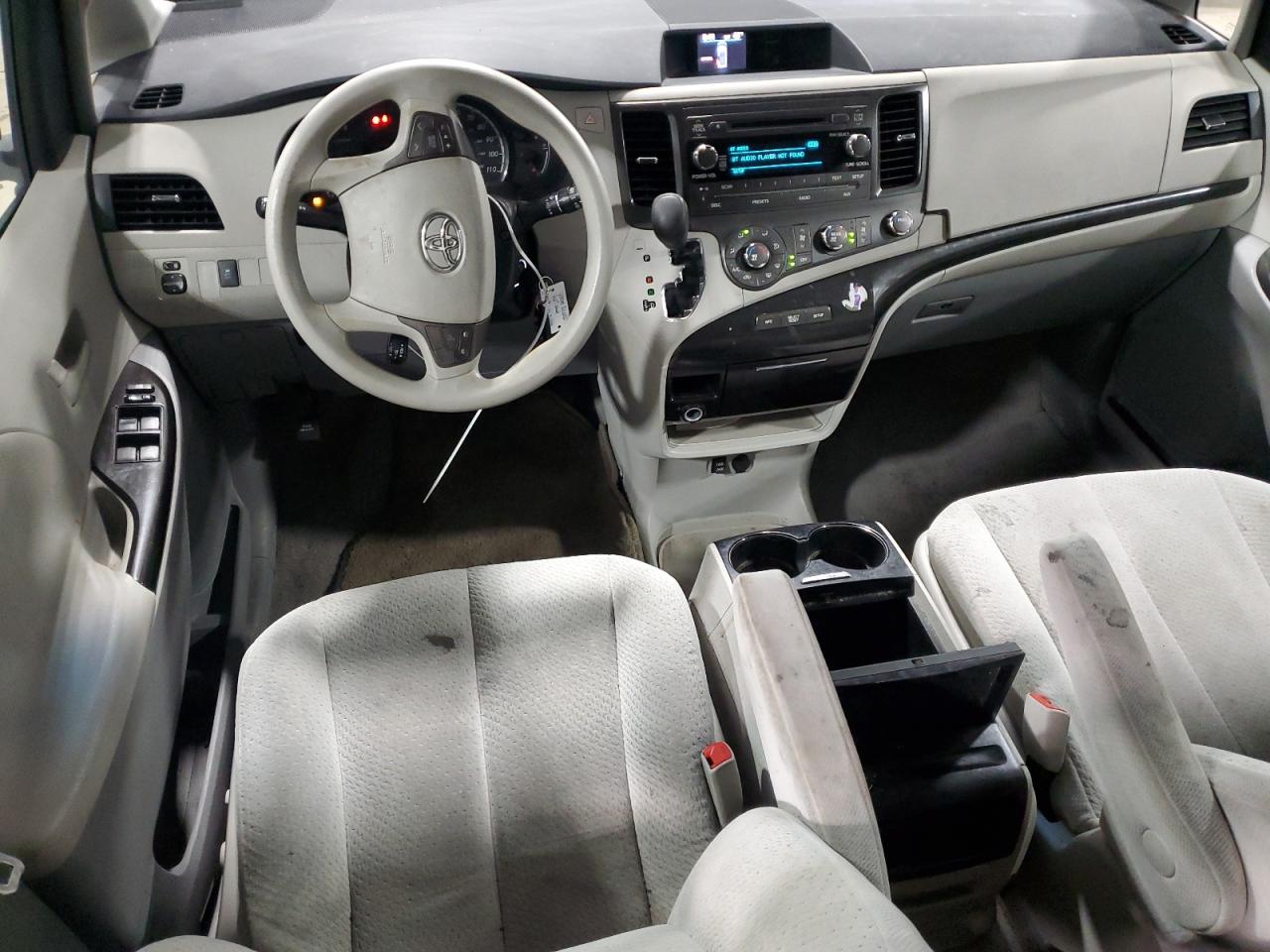 2011 Toyota Sienna - Image 8