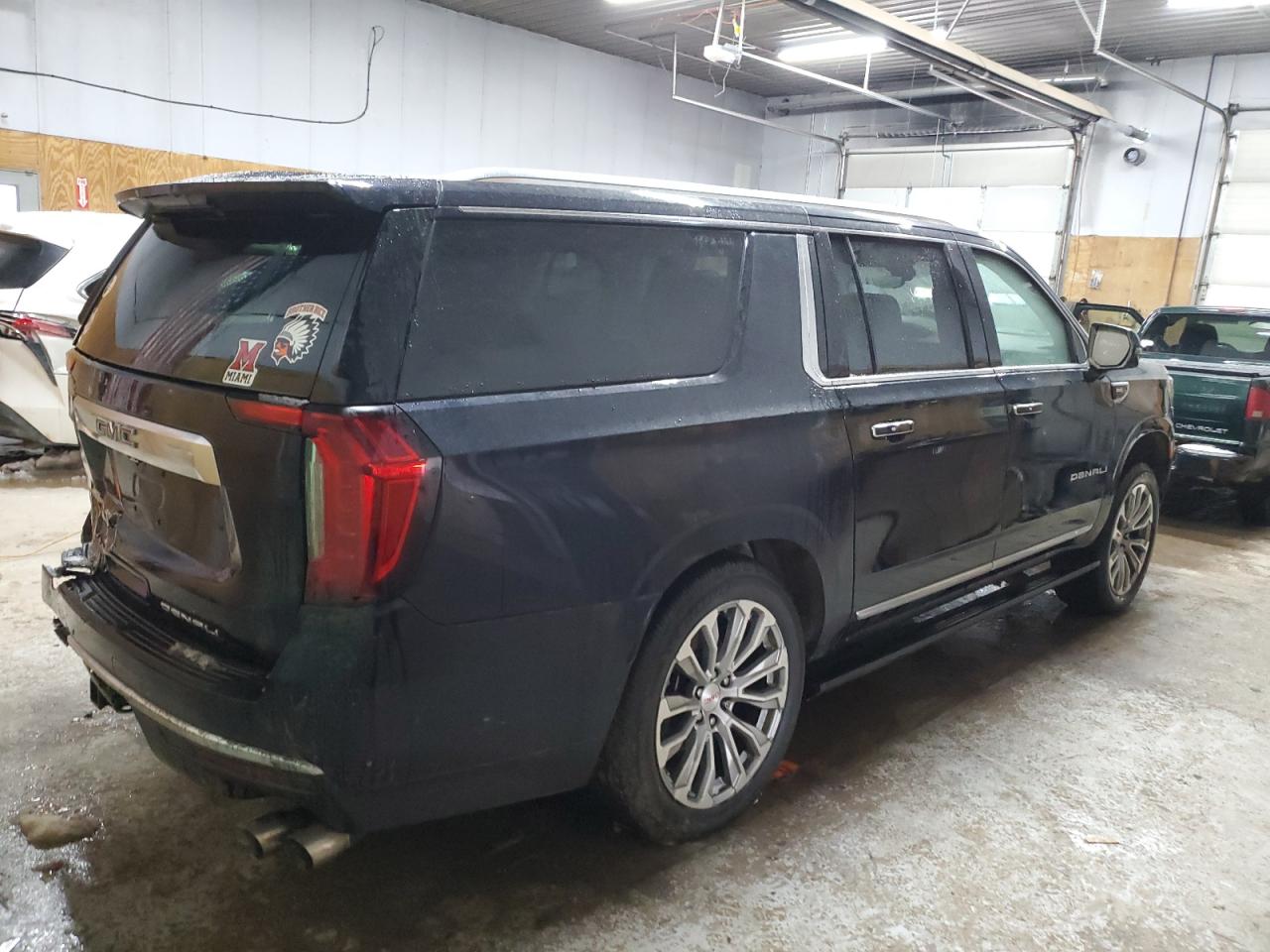 2021 GMC Yukon - Image 3