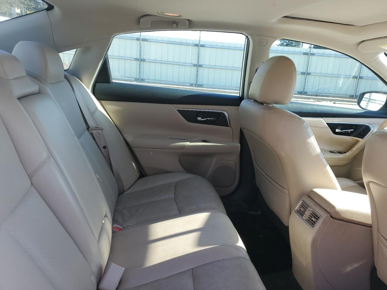 2017 Nissan Altima - Image 10