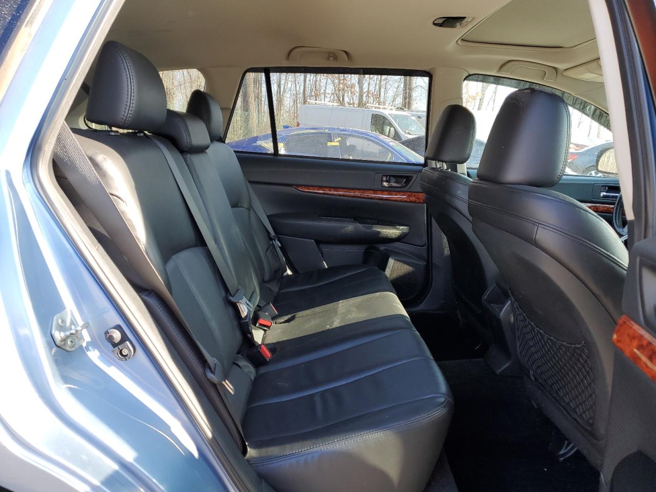 2011 Subaru Outback - Image 12