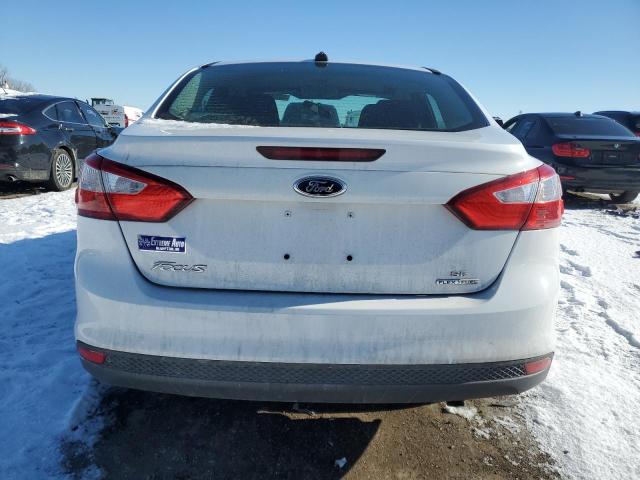 Sedans FORD FOCUS 2013 White