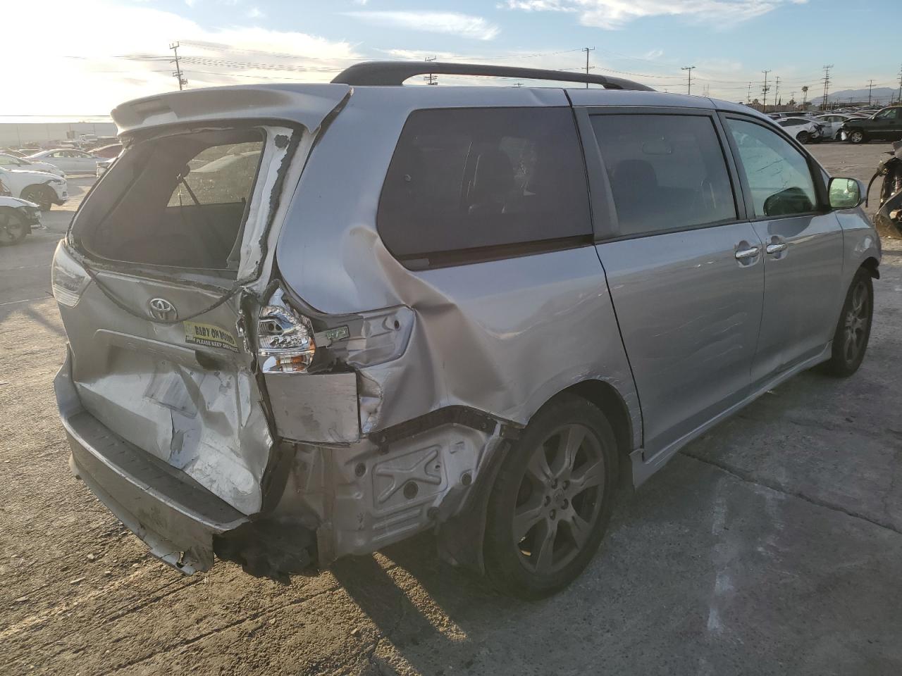 2017 Toyota Sienna - Image 3