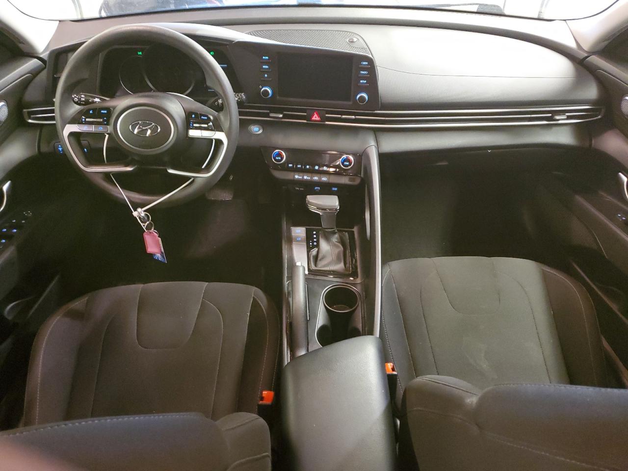 2023 Hyundai Elantra - Image 8